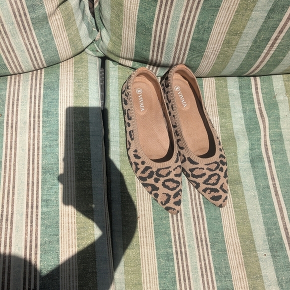 Leopard Print Women's Flats - Picture 5 of 6
